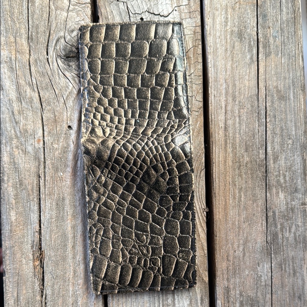 Black Crocodile Embossed Card Holder - Picture 5 of 14